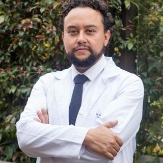 Acercar imagen: Nicolás Gil Guevara, Neurocirujano Bogotá