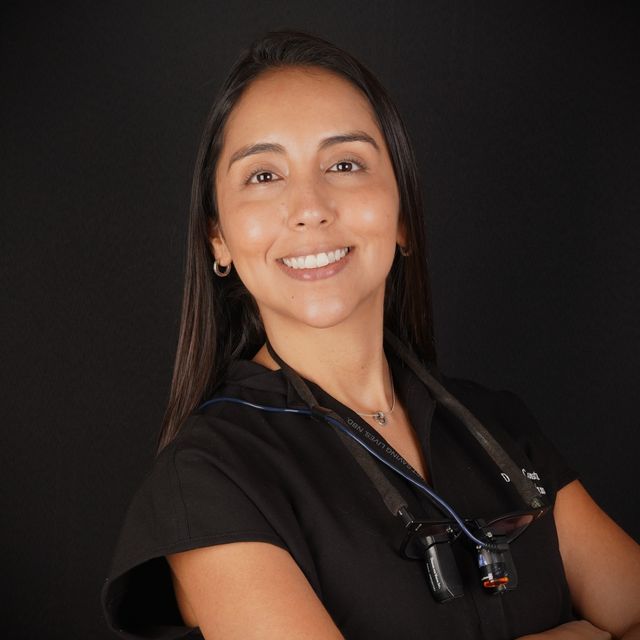 Constanza Leiva C., Dentista Iquique