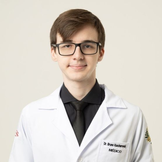 Bruno Floriani Kascharowski, Médico clínico geral Curitiba