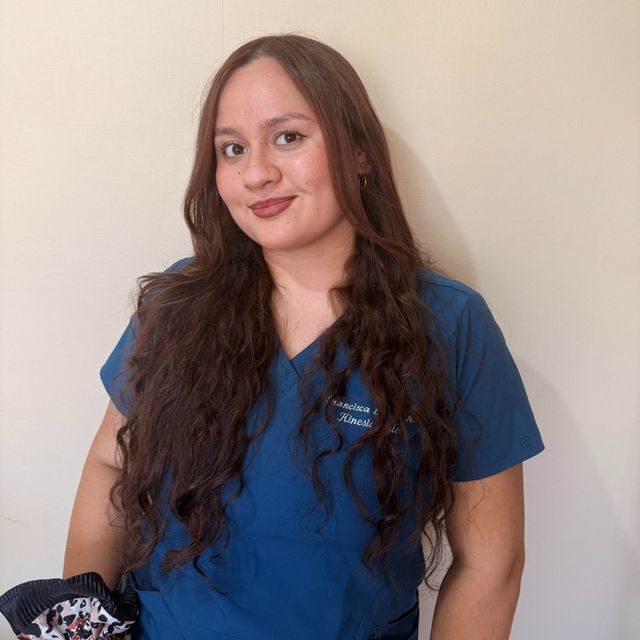 Francisca Jesús  Oñate Novoa, Kinesiólogo Curicó