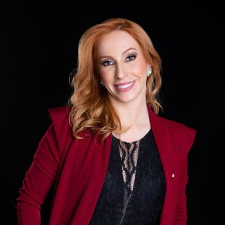 Aline Fernanda  De Almeida Ribeiro, Especialista em Clínica Médica Cuiabá