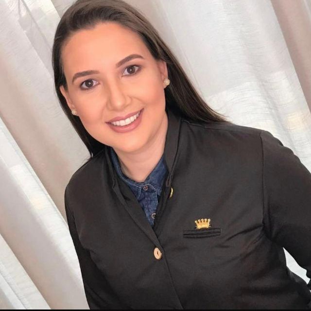 Cassiana  Pedrotti Picolotto, Dentista Londrina
