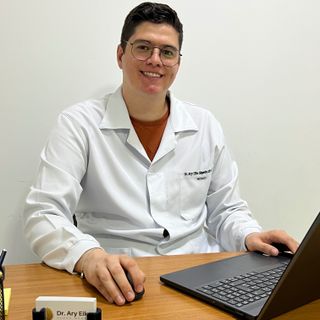 Ary Eike  Siqueira Silva Junior, Médico clínico geral Umuarama