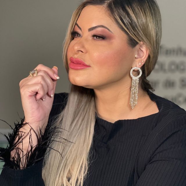 Tatiana Amora Cruz, Dermatologista Caruaru