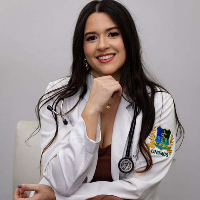 Isadora Oliveira, Generalista Salvador
