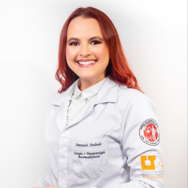Clenia Emanuela Andrade, Cirurgião buco-maxilo-facial São Paulo