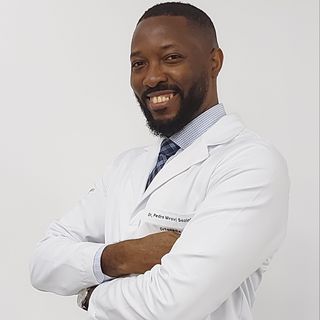 Ampliar imagem: Pedro Mvovi Sozinho, Ortopedista - Traumatologista São Paulo