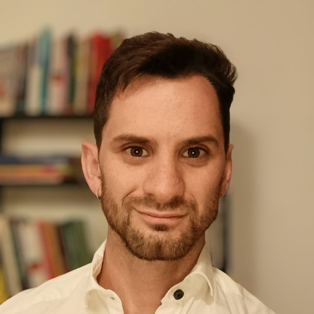 Nicolás Mármol, Psicólogo José L. Suárez