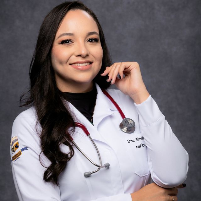 Emilly Araujo, Médico clínico geral Volta Redonda