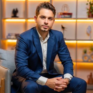 Dr. Lucas Mendonça de Almeida