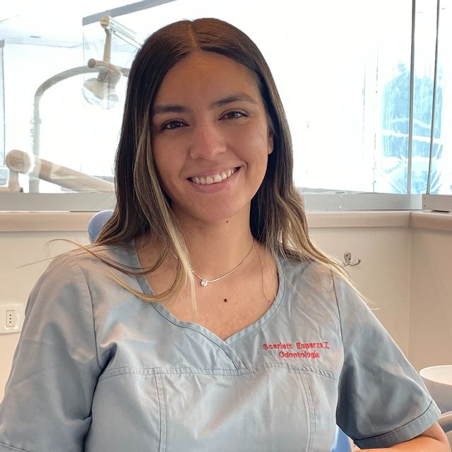 Scarlett  Esparza Ziem, Dentista Temuco