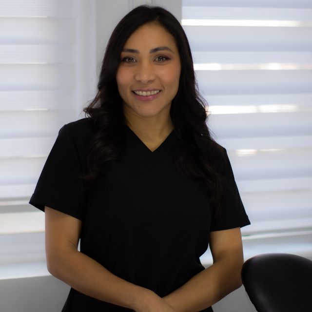 Carmen Beatriz Arevalo Coburuco, Dentista Santiago