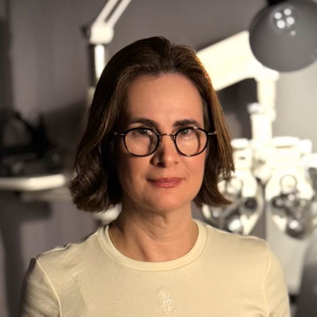 Manuela Guerra de Araujo Santana, Oftalmologista Salvador
