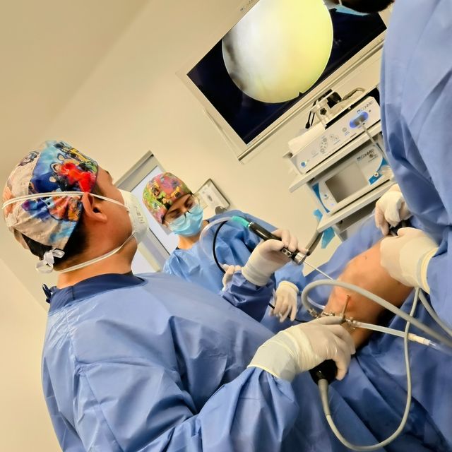 Daniel Andres Saavedra pava, Ortopedista y Traumatólogo Medellín