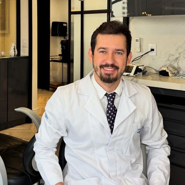 Anizzolavo Jesus, Cirurgião buco-maxilo-facial São Paulo