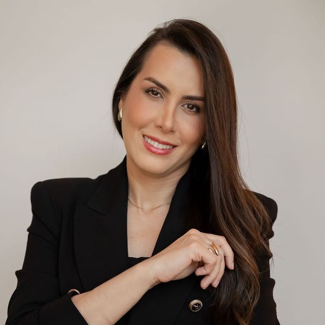 Manuela Marinho, Cirurgião plástico Salvador