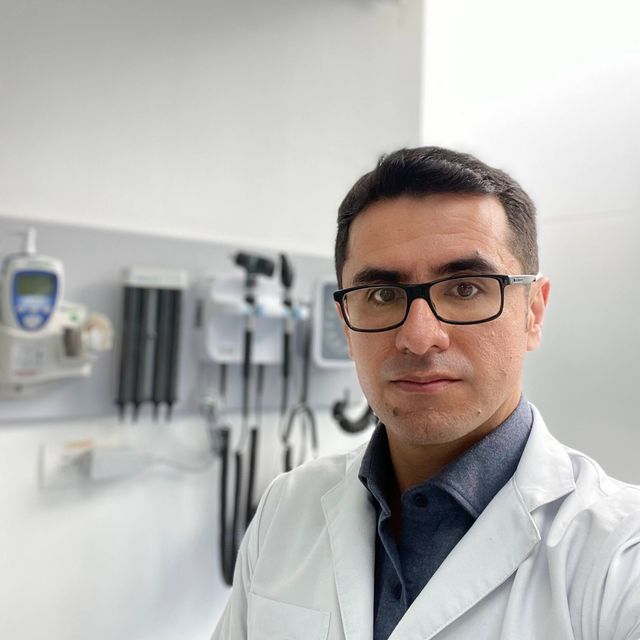Lucio Armando Solarte, Médico fisiatra rehabilitador Bogotá