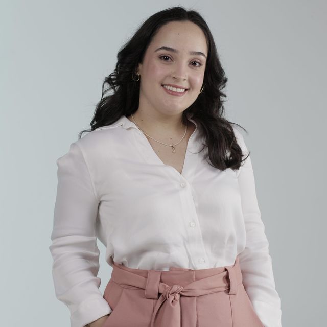 Juliana Cabral Moreno Freire .