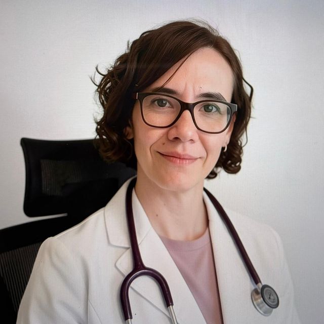 Adriana Lucía Marín Valencia, Nefrólogo Medellín