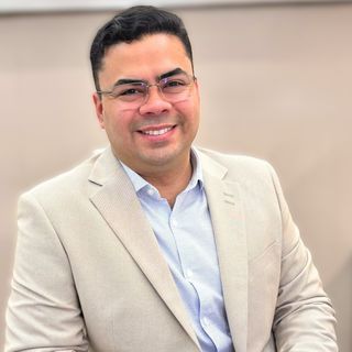 Ampliar imagem: Vângelis Rebelo, Cirurgião de cabeça e pescoço Manaus