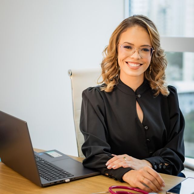 Jhennifer Listhil, Médico clínico geral Goiânia