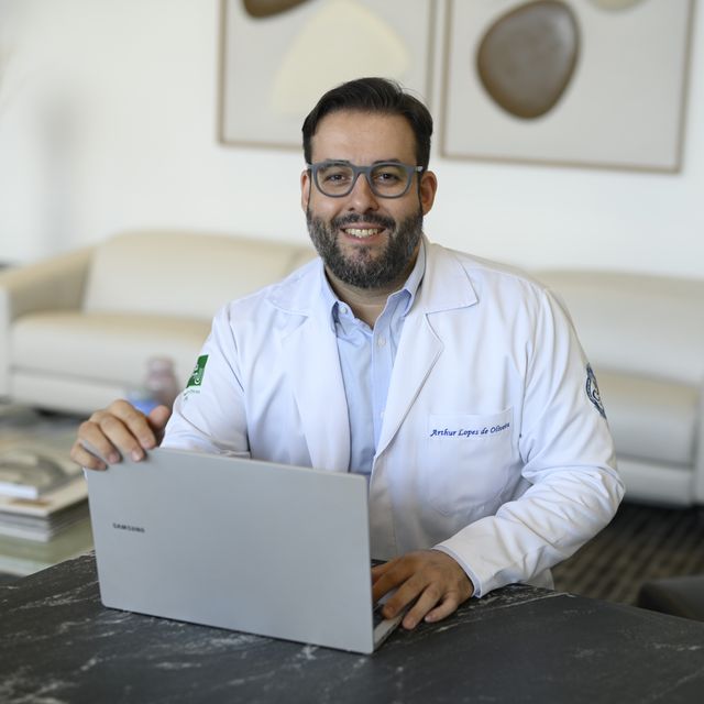 Arthur Lopes de Oliveira, Cirurgião do aparelho digestivo Araguari