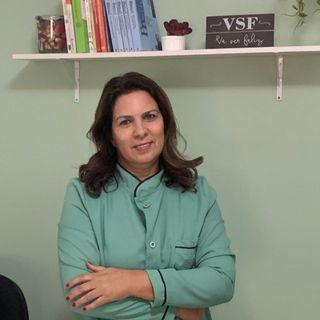 Ampliar imagem: Elenice Regina de Oliveira, Psicanalista Americana