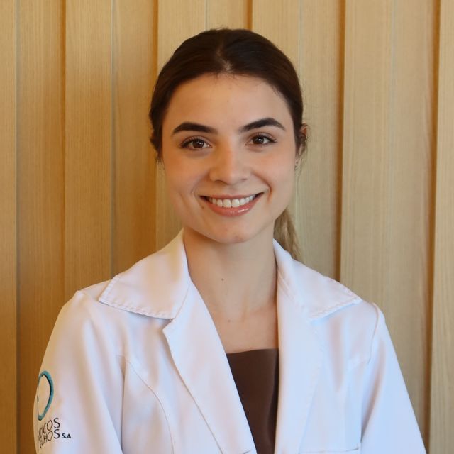 Alessandra Poline  de Oliveira, Oftalmologista Curitiba