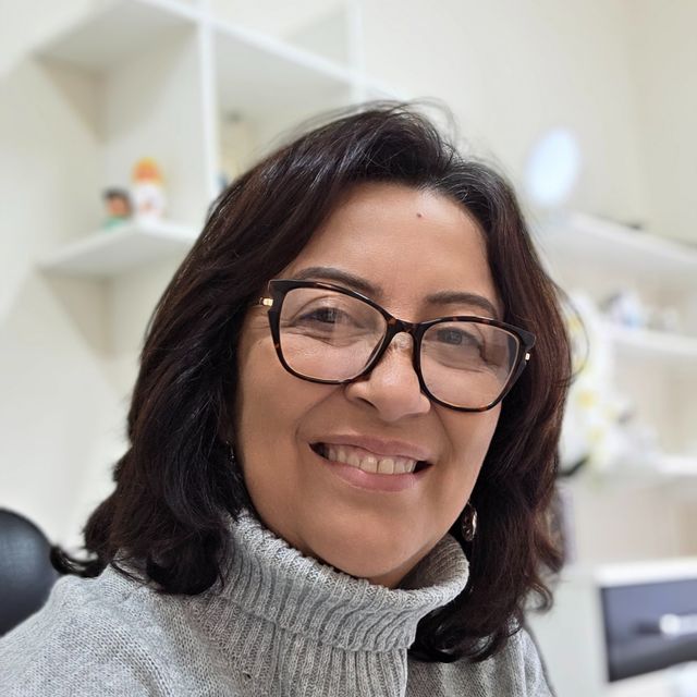 Isabel Christina Borges Da Silva, Dermatologista Cruzeiro