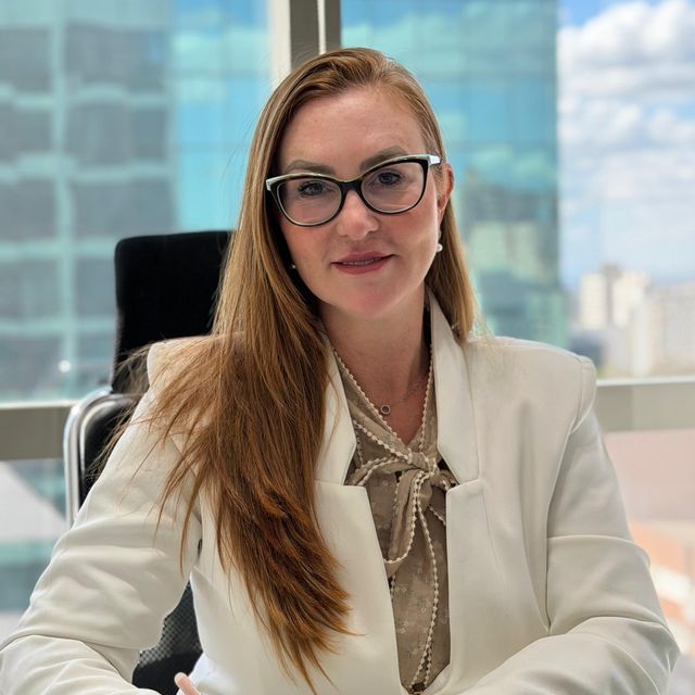 Letícia  Bisch, Dermatologista Porto Alegre