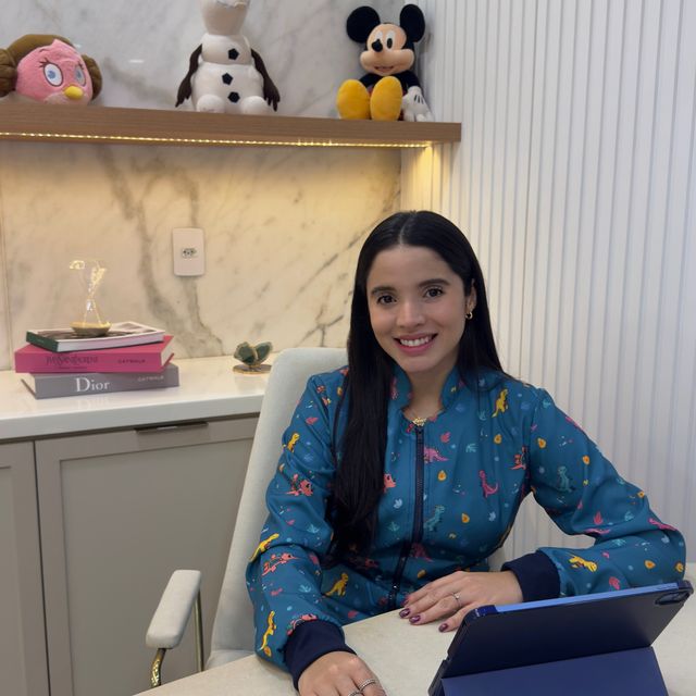 Ana Carolina Adler, Dentista Vitória