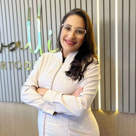 Priscila  Flores, Dentista Mineiros