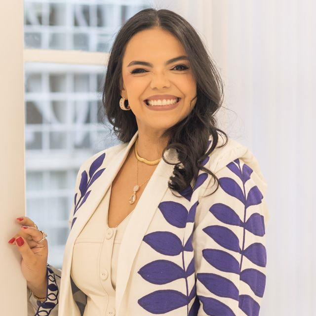 Fernanda Leticia Cavalcante, Coloproctologista Curitiba