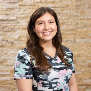 Acercar imagen: Valentina Flores Pineda, Dentista Temuco