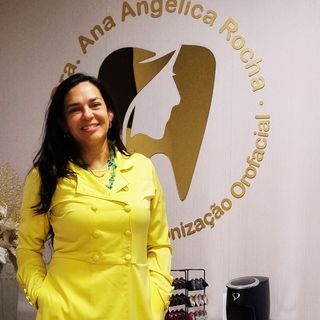 Dra. Ana Angélica Rocha