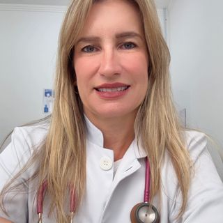 Ampliar imagem: Michelle Folgoso, Nefrologista Santos