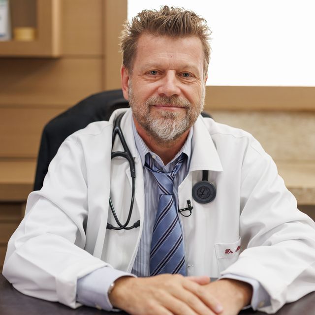 Alberto Leschkau Lemos, Especialista em Clínica Médica Curitiba