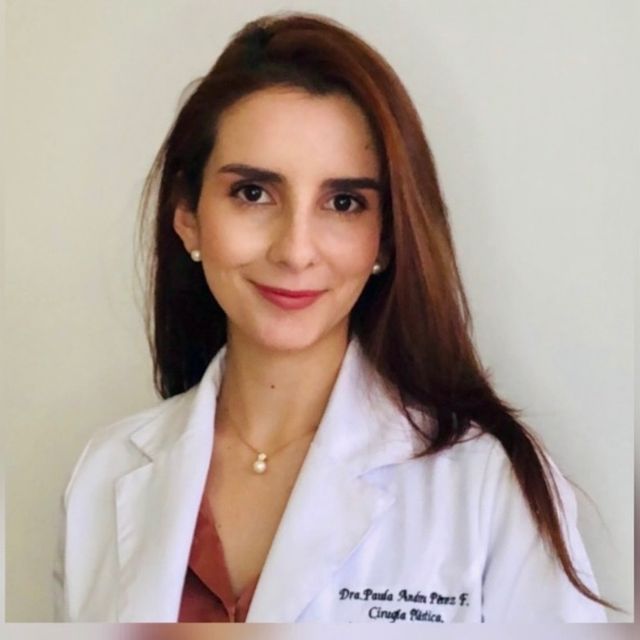 Paula Andrea  Pérez , Cirujano plástico Bogotá