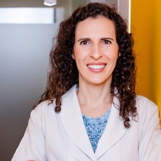 Dra. Elisabete  Ostrowski 