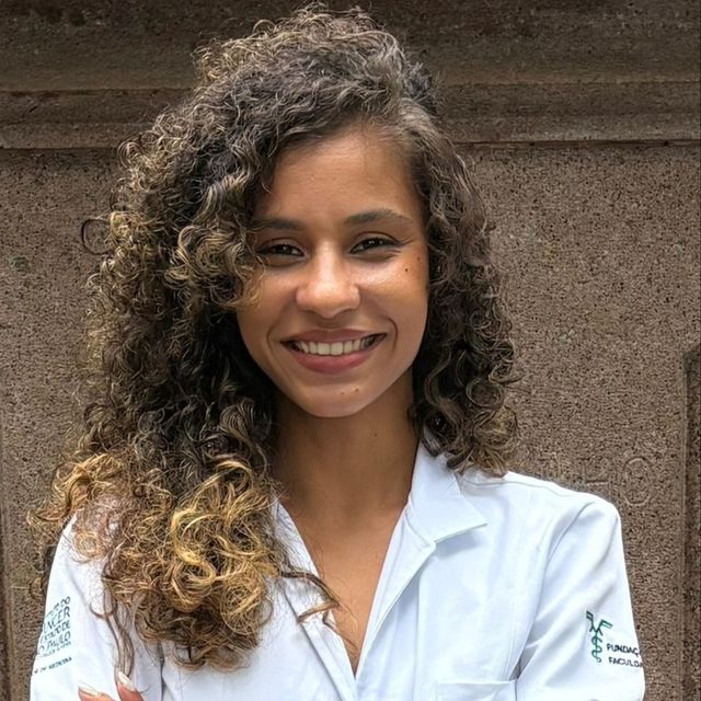 Thays Roberta Pessoa de Freitas, Fisioterapeuta São Paulo