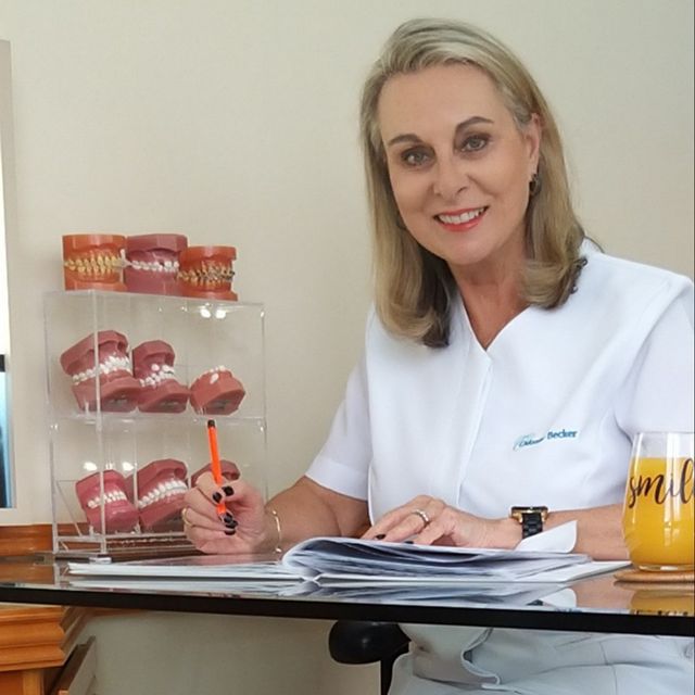 Vera Elizabeth Becker, Dentista Porto Alegre