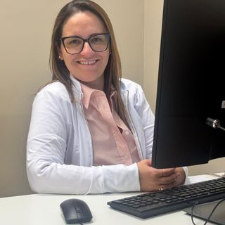 Ampliar imagem: Barbara Bruna Sá Teles, Médico clínico geral Araçariguama