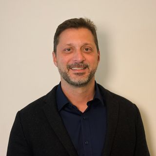 Ampliar imagem: Alexandre Lins, Oftalmologista Santos