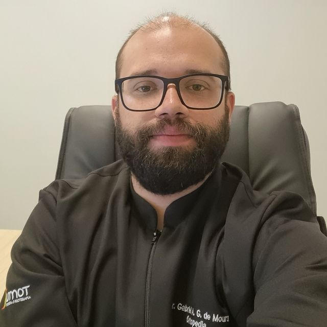 Gabriel Alfena Gamaro de Moura, Ortopedista - Traumatologista Cariacica