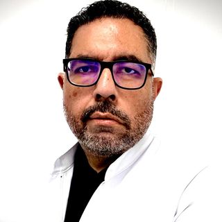 Dr. Marcos Moura Santos