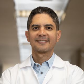 Dr. Gustavo Espinoza