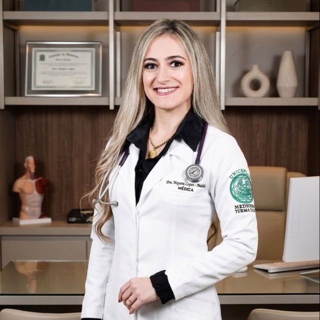 Nayara  Lopes, Médico de família Uberlândia