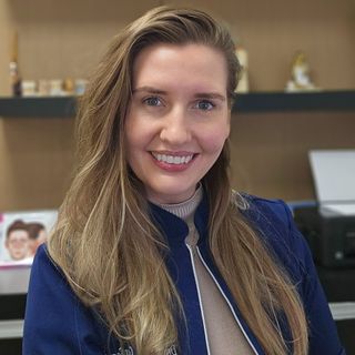 Laura M Gomes Soares, Pediatra Joinville