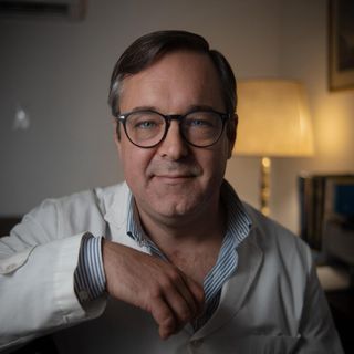 Dr. Alejandro de Saizieu