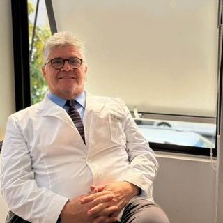 Acercar imagen: Cristian Humberto Fuentes Ampuero, Dentista Viña del Mar